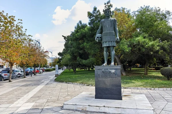 THESSALONIKI, GRÈCE - 30 SEPTEMBRE 2017 : Monument Philippe II de Macédoine au remblai de la ville de Thessalonique, Grèce — Photo