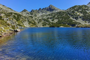 Büyük Valyavishko Gölü ve Dzhangal tepe, Pirin Dağı ile muhteşem manzara