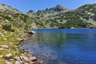 Büyük Valyavishko Gölü ve Dzhangal tepe, Pirin Dağı ile muhteşem manzara