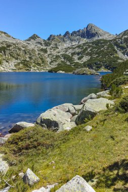 Büyük Valyavishko Gölü ve Dzhangal tepe, Pirin Dağı ile muhteşem manzara