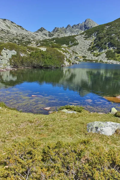 Paisagem incrível com Valyavishko Lake e Dzhangal pico, Pirin Mountain — Fotografia de Stock