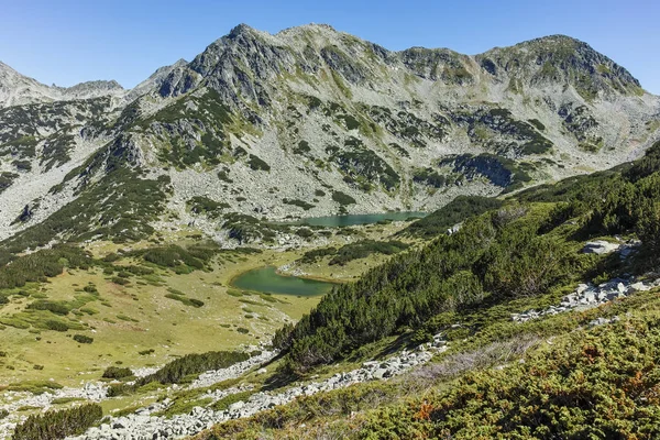 Landscape with Prevalski lakes and Valyavishki chukar peak, Pirin Mountain — Stock Photo, Image