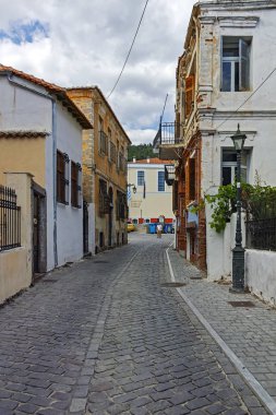 Xanthi, Yunanistan - 23 Eylül 2017: Tipik sokak ve eski evde Xanthi, Yunanistan'ın eski şehir