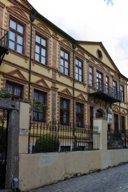 Xanthi, Yunanistan - 23 Eylül 2017: Tipik sokak ve eski evde Xanthi, Yunanistan'ın eski şehir