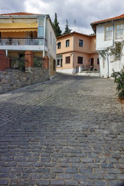 Xanthi, Yunanistan - 23 Eylül 2017: Tipik sokak ve eski evde Xanthi, Yunanistan'ın eski şehir