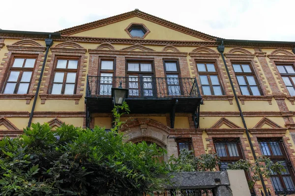 Xanthi, griechenland - 23. september 2017: typische straße und altes haus in der altstadt von xanthi, griechenland — Stockfoto