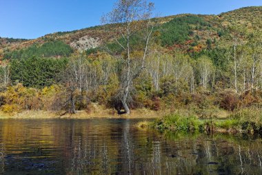 Pancharevo Gölü, Sofya şehir bölgesi sonbahar manzara şaşırtıcı
