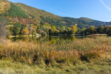 Pancharevo Gölü, Sofya şehir bölgesi sonbahar manzara şaşırtıcı