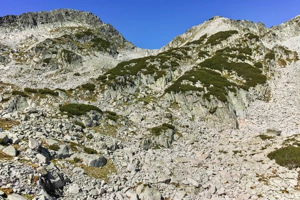 Paisagem incrível com pico Dzhangal e lagos Samodivski, Pirin Mountain — Fotografia de Stock