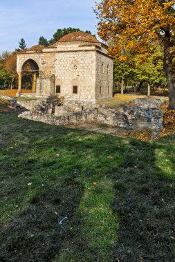 Nis, Sırbistan - 21 Ekim 2017: Sunset görünümünü Bali Camii kale, şehir, Nis