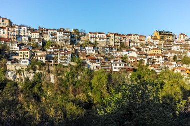 Veliko Tarnovo, Bulgaristan - 9 Nisan 2017: Panoramamic görünüm Veliko Tarnovo şehir,