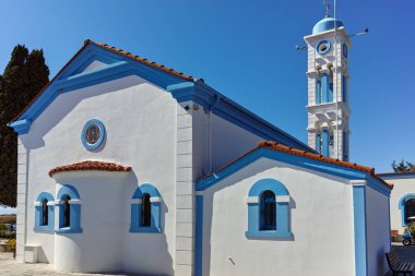 Porto Lagos, Yunanistan - 23 Eylül 2017: Manastır Saint Nicholas Porto Lagos iki ada kasaba Xanthi, Yunanistan yakınında yer alan