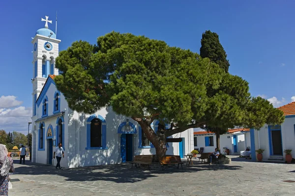 Porto Lagos, Řecko - 23 září 2017: Klášter Saint Nicholas na dvou ostrovech v Porto Lagos poblíž města Xanthi, Řecko — Stock fotografie