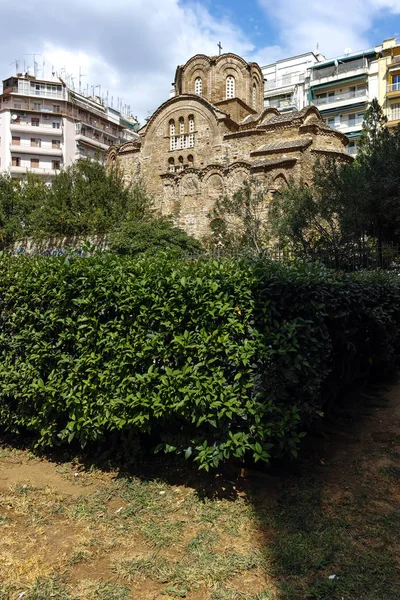 THESSALONIKI, GREECE - SEPTEMBER 30, 2017: Ancient Byzantine Orthodox church of St. Panteleimon in the center of city of Thessaloniki, Greece — Stock Photo, Image