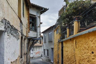 Xanthi, Yunanistan - 23 Eylül 2017: Tipik sokak ve eski evde Xanthi, Yunanistan'ın eski şehir
