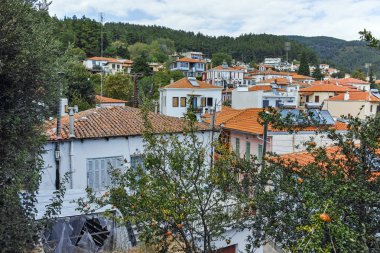 Xanthi, Yunanistan - 23 Eylül 2017: Tipik sokak ve eski evde Xanthi, Yunanistan'ın eski şehir