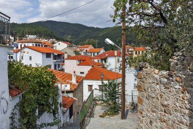 Xanthi, Yunanistan - 23 Eylül 2017: Tipik sokak ve eski evde Xanthi, Yunanistan'ın eski şehir
