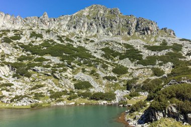 Dzhangal tepe ve Samodivski gölleri, Pirin Dağı ile manzara