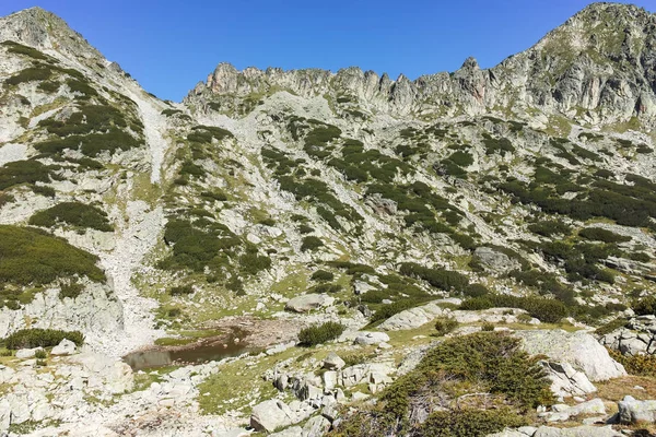 Paisagem com passagem esquerda de Kralev Dvor, Montanha Pirin — Fotografia de Stock