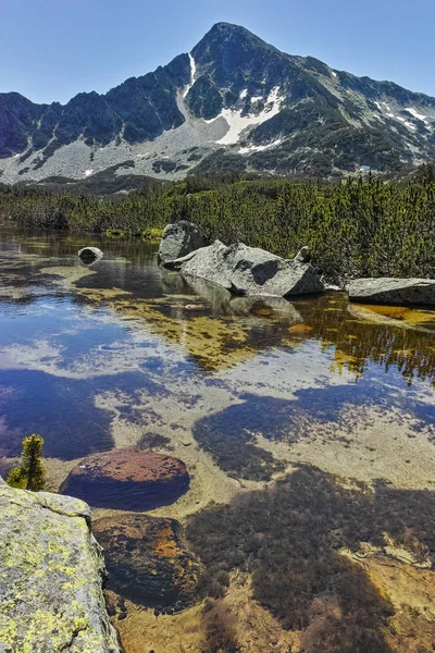 Paysage avec pic Sivrya et lacs Banski, montagne Pirin — Photo