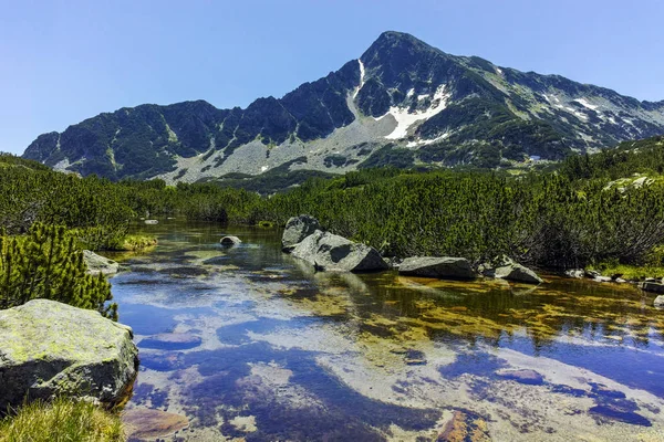 Lansekap dengan puncak Sivrya dan danau Banski, Gunung Pirin — Stok Foto