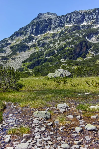 Pico Dzhangal y lagos Banski, Montaña Pirin —  Fotos de Stock