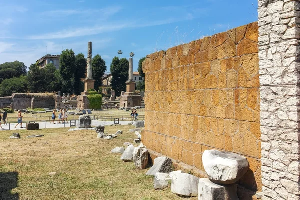 Rom, Italien - 24 juni 2017: Panoramautsikt över Forum Romanum i Rom — Stockfoto