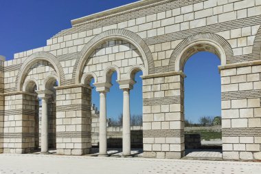 Büyük Bazilikası kalıntıları ilk Bulgar İmparatorluğu Pliska, Bulgaristan başkenti yakınındaki
