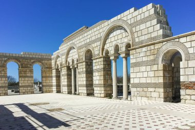 Büyük Bazilikası kalıntıları ilk Bulgar İmparatorluğu Pliska, Bulgaristan başkenti yakınındaki