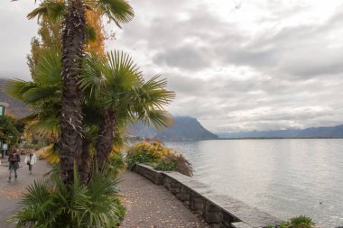Montreux, İsviçre-29 Ekim 2015: Sonbahar görünümü Montreux ve Cenevre Gölü, Vaud, İsviçre set of
