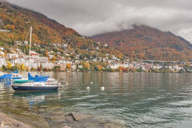 Montreux, İsviçre-29 Ekim 2015: Sonbahar görünümü Montreux ve Cenevre Gölü, Vaud, İsviçre set of