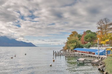 Montreux, İsviçre-29 Ekim 2015: Sonbahar görünümü Montreux ve Cenevre Gölü, Vaud, İsviçre set of