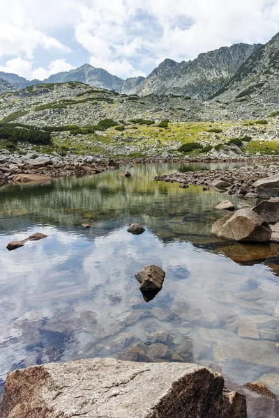 Pemandangan Luar Biasa Dengan Danau Musalenski Dan Puncak Musala Gunung — Stok Foto