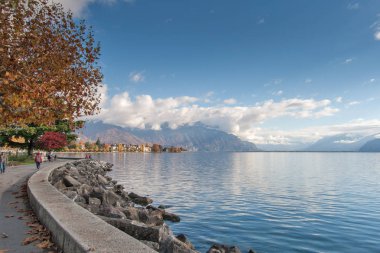 Vevey, İsviçre-29 Ekim 2015: panoramik Vevey ve Lake Geneva, İsviçre