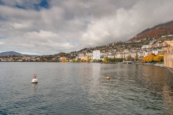 Montreux, İsviçre-29 Ekim 2015: Sonbahar Panoramic view Montreux ve Cenevre Gölü, Vaud, İsviçre