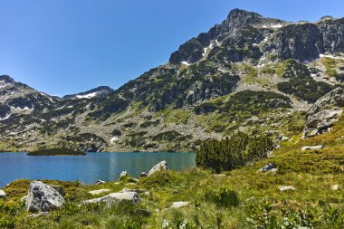 Dzhangal tepe ve Popovo Gölü, Pirin Dağı, Bulgaristan ile manzara