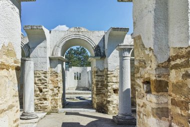 Erken kalıntıları 10.asır yuvarlak kilise St. John ilk Bulgar İmparatorluğu büyük Preslav, Bulgaristan başkenti yakınındaki.