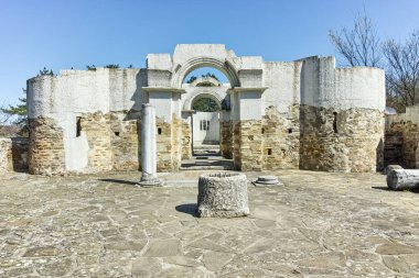 Erken kalıntıları 10.asır yuvarlak kilise St. John ilk Bulgar İmparatorluğu büyük Preslav, Bulgaristan başkenti yakınındaki.