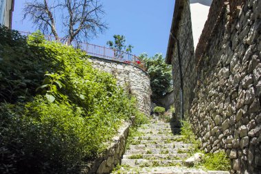 Plovdiv, Bulgaristan - 10 Haziran 2017: Bulgar canlanma ve sokak eski şehir Plovdiv, Bulgaristan süre evden