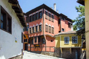 Plovdiv, Bulgaristan - 10 Haziran 2017: Bulgar canlanma ve sokak eski şehir Plovdiv, Bulgaristan süre evden