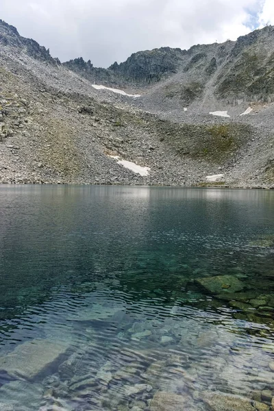 Ledenoto 湖和大部分峰 保加利亚里拉山 — 图库照片