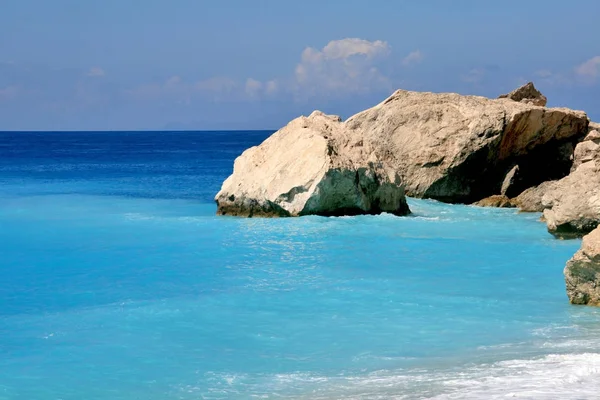 Kathisma beach, Lefkada, Ionian Islands, Yunanistan mavi sularına