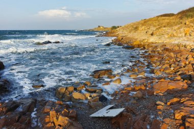 Köy Chernomorets, Burgaz bölge, Bulgaristan sahil şeridi muhteşem günbatımı görünümünü