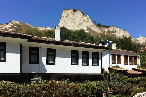 Melnik, Bulgaristan - 7 Eylül 2017: Panorama ile eski evlerde: kasaba Melnik, bölge Yukarı Cuma, Bulgaristan
