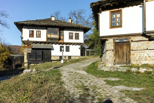 Старые дома в архитектурно-историческом заповеднике села Боженци Габровского района, Болгария
