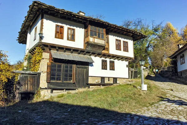 保加利亚加布罗沃地区 Bozhentsi 村建筑和历史保护区的老房子 — 图库照片