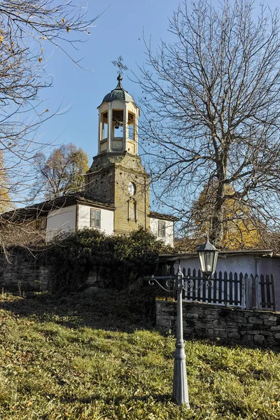 保加利亚加布罗沃地区 Bozhentsi 村建筑和历史保护区旧教堂 — 图库照片