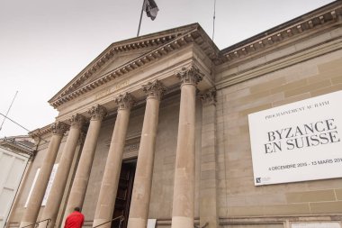 Cenevre, İsviçre - 30 Ekim 2015: Eski şehir şehir Cenevre, İsviçre'nin sokakta