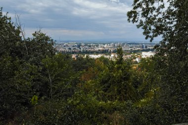 Plovdiv, Bulgaristan 11 Haziran 2017: Muhteşem panoramik şehir Plovdiv üzerinden Bunardzhik tepe tepe (libertadors Tepesi), Bulgaristan