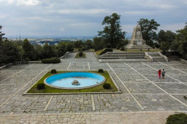 Plovdiv, Bulgaristan 11 Haziran 2017: Muhteşem panoramik şehir Plovdiv üzerinden Bunardzhik tepe tepe (libertadors Tepesi), Bulgaristan